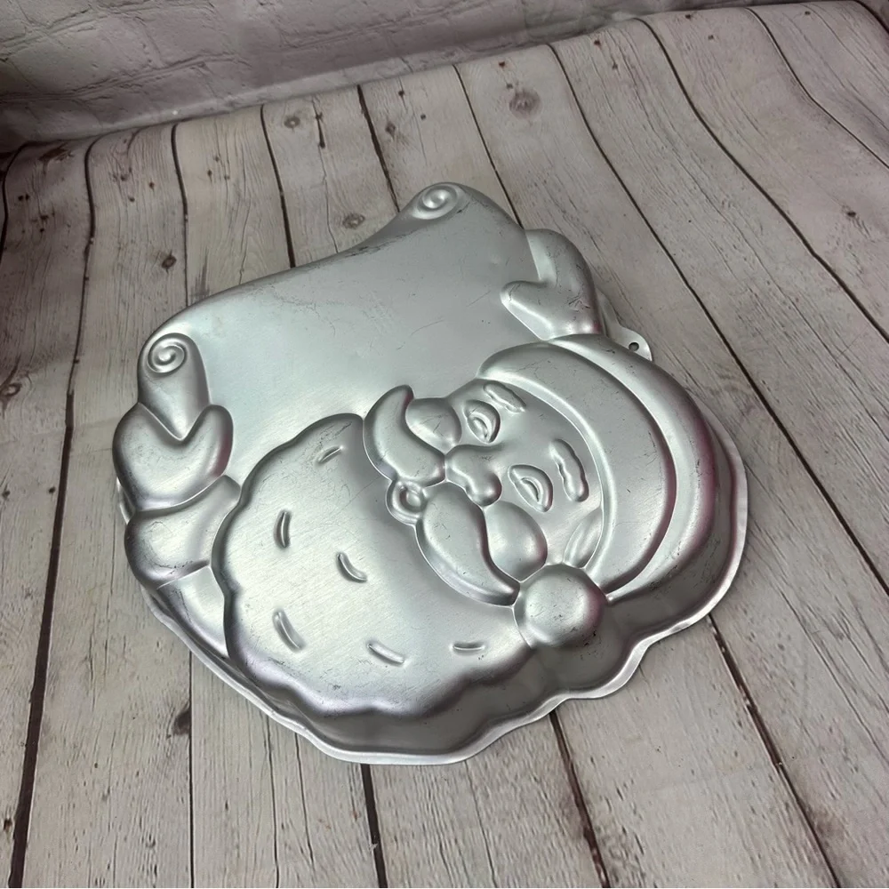 vtg 1982 Wilton Metal Baking cake Pan santa naughty nice list christmas cottage